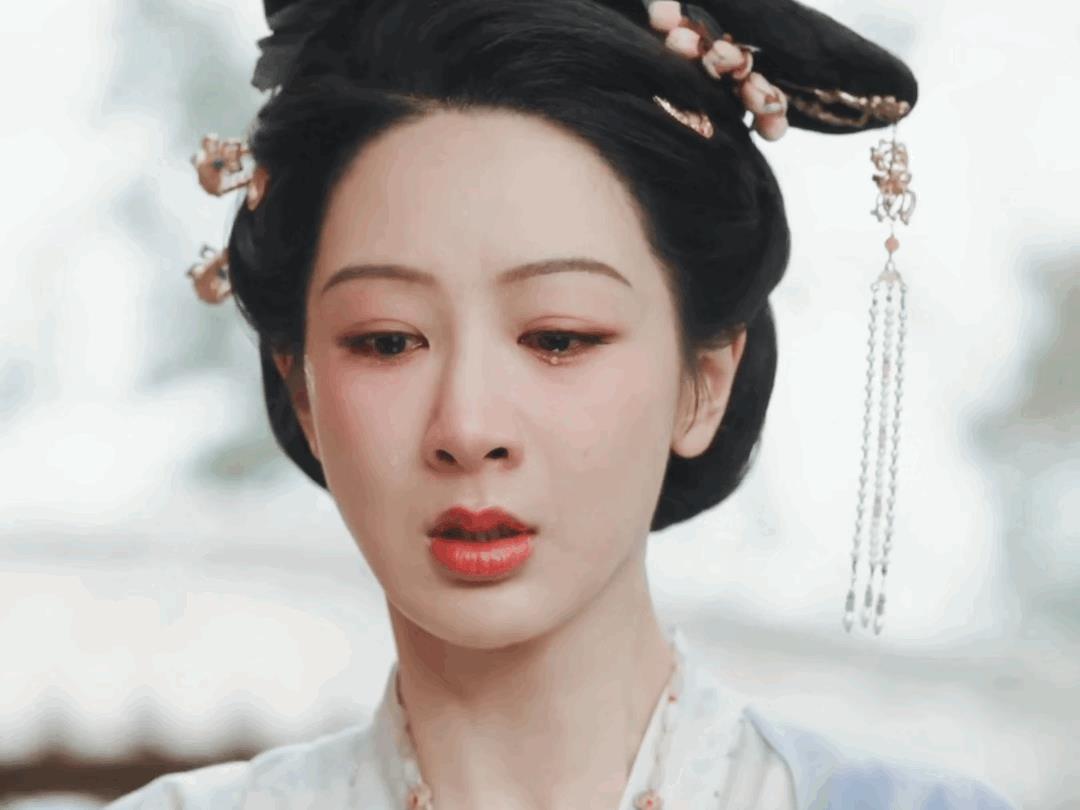 白鹿、杨紫的新剧同一天播出
作为90花
两人真是话题不断。
不过，有网友表示，白