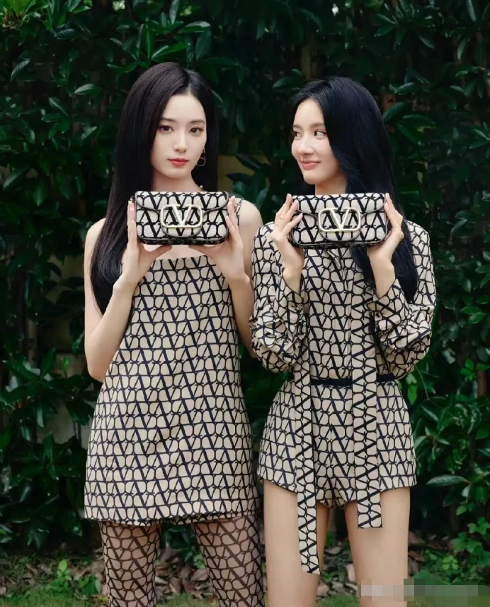 左边是徐艺洋，1997年出生，身高170cm。
右边是刘些宁，1996年出生，身