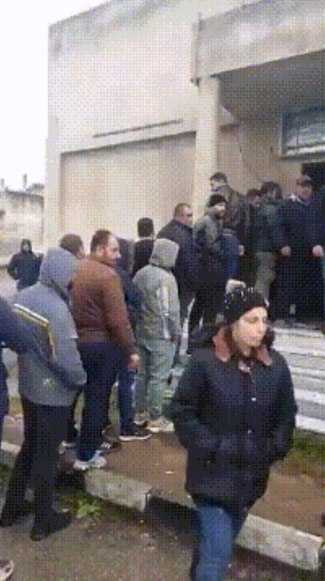 12月30日，在叙利亚基督谷地区，一大批叙利亚前政府军官兵，叙利亚警察，叙利亚民
