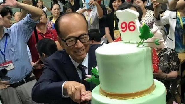 96岁李嘉诚以视频方式露脸第十届世界潮商大会，呼吁乡亲投资潮汕