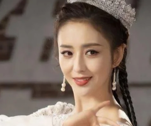 佟丽娅重新找回了自我 期待未来
佟丽娅，这位备受瞩目的女演员，在经历了一段艰难的