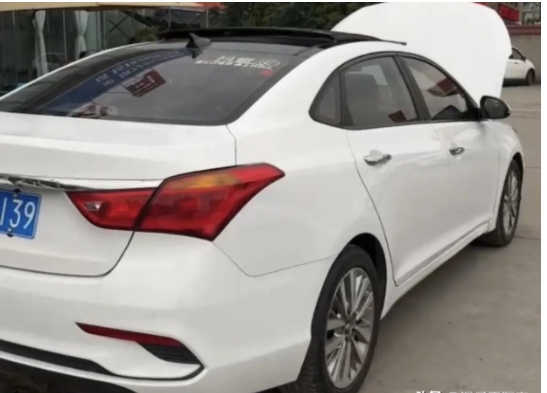 第一个是二手车，谈了五万五，加上过户费，保险费加起来6万块，油车（请专业师傅鉴定