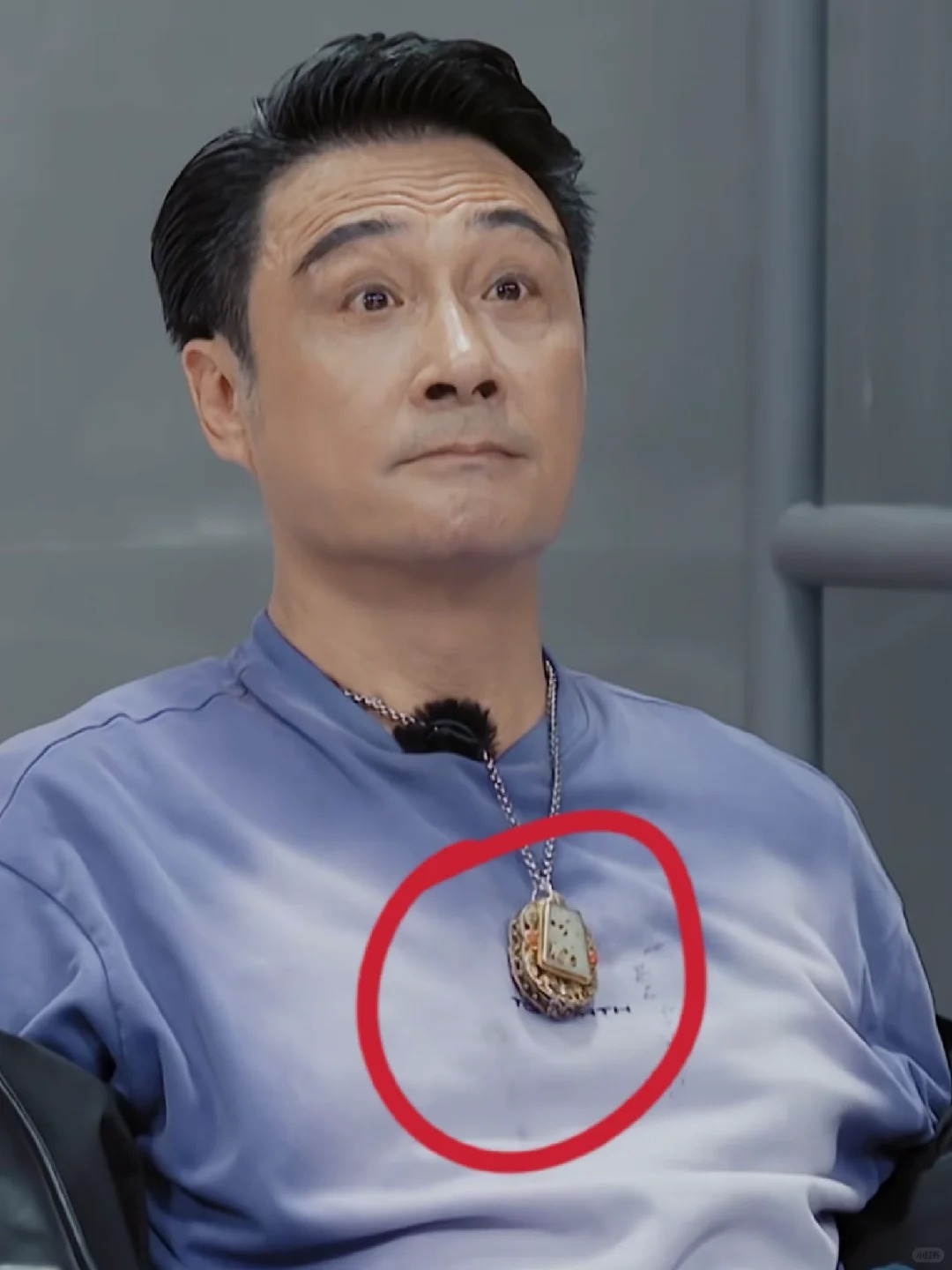 吴镇宇老师的这块不是佛牌，明显是一块古玉
看综艺节目时 盯着吴镇宇胸前这块看了很