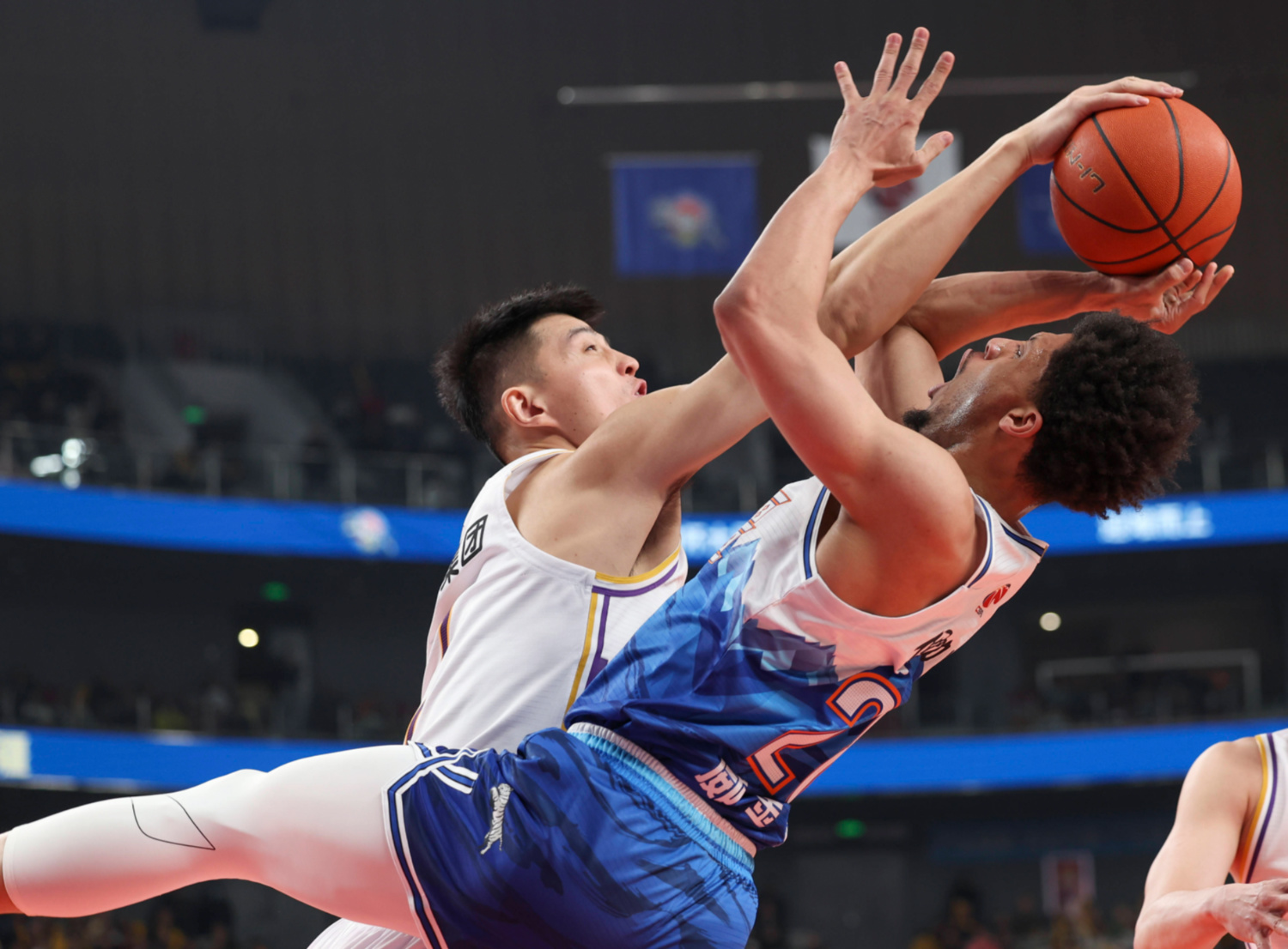 山东豪横出手，买断落选秀，反超威金顿