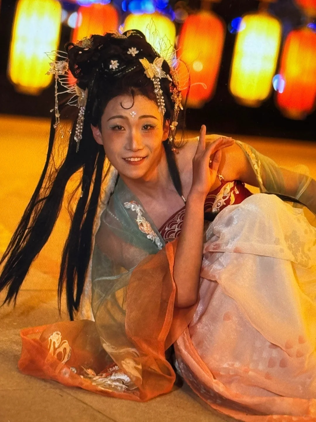 拍完写真，看到图片后…
来西安穿汉服拍照，一定要避开黄牛拉人的店！
别图便宜，最