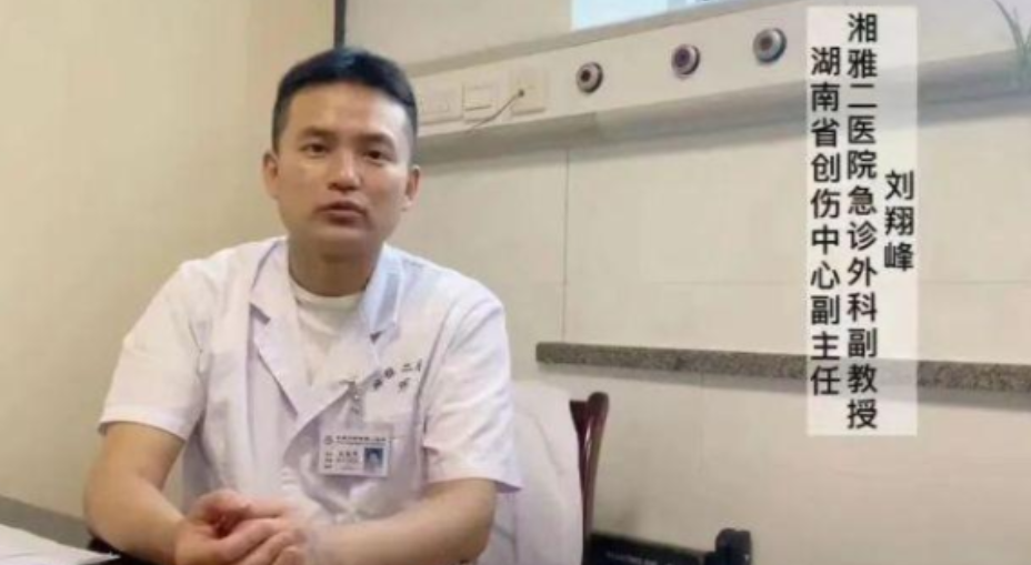 “简直就是禽兽！”2022年，湖南农民张爱国因直肠癌做了大便改道手术。谁知，他痊