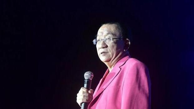相声界都开始冰释前嫌了，相声大师杨少华抱着侯耀华痛哭