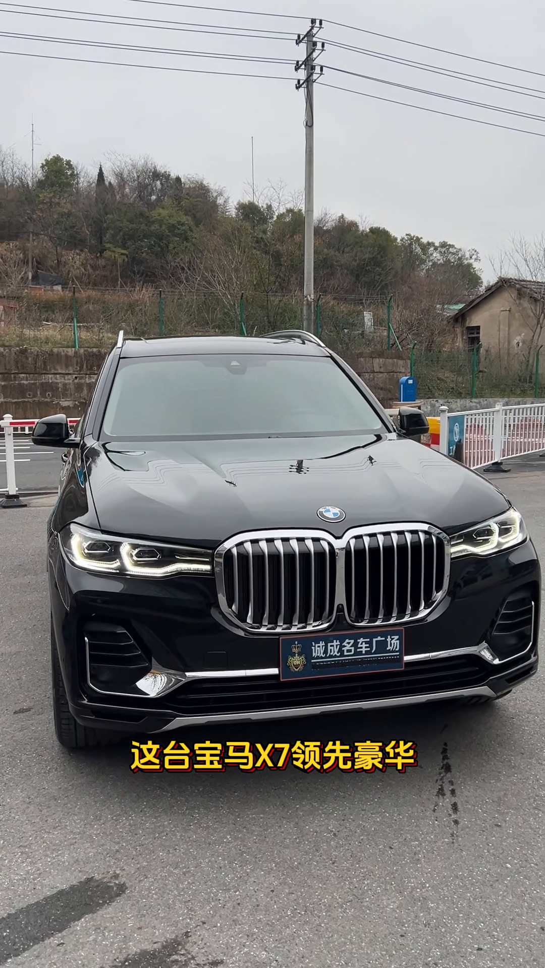 1.7万公里车主亏了台5系。
二手车天塌了，车主直接亏了一台宝马530。这台宝马