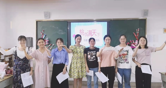 教师这个行业一直以来被誉为太阳底下最光辉的职业，说说待遇，教师工资看职称，从上到