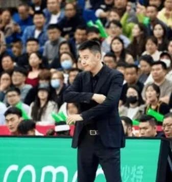 太糟糕了！辽宁半场58:56福建，暴露出3个问题
1. 后卫线确实存在很大麻烦