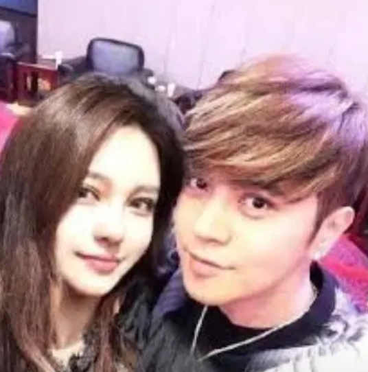 为什么吴亦凡要坐牢，罗志祥却不用？
他们俩的性质不一样，吴是因为触犯了法律，诱骗