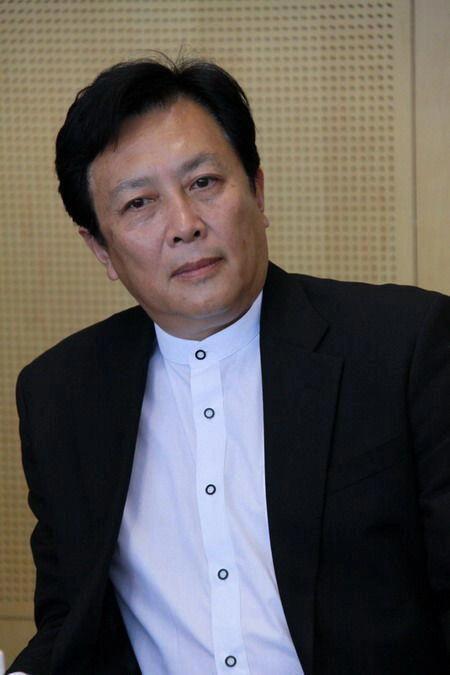 唐国强：从争议中走出的表演艺术家