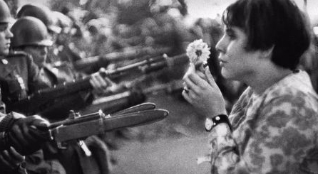 有人讲，这是帝国信仰崩塌的开始，但。。。。

信仰也是唯物的。

反越战时闹哄哄