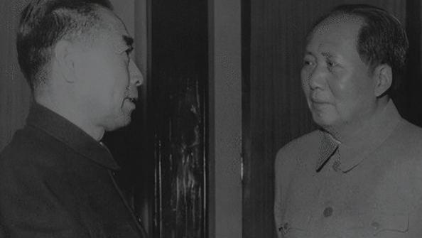 1965年，毛主席支开警卫，与周总理密谈半小时，定下一件百年基业