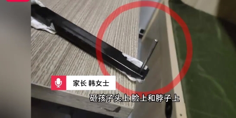 家长曝儿子被8学生持钉棍打入院