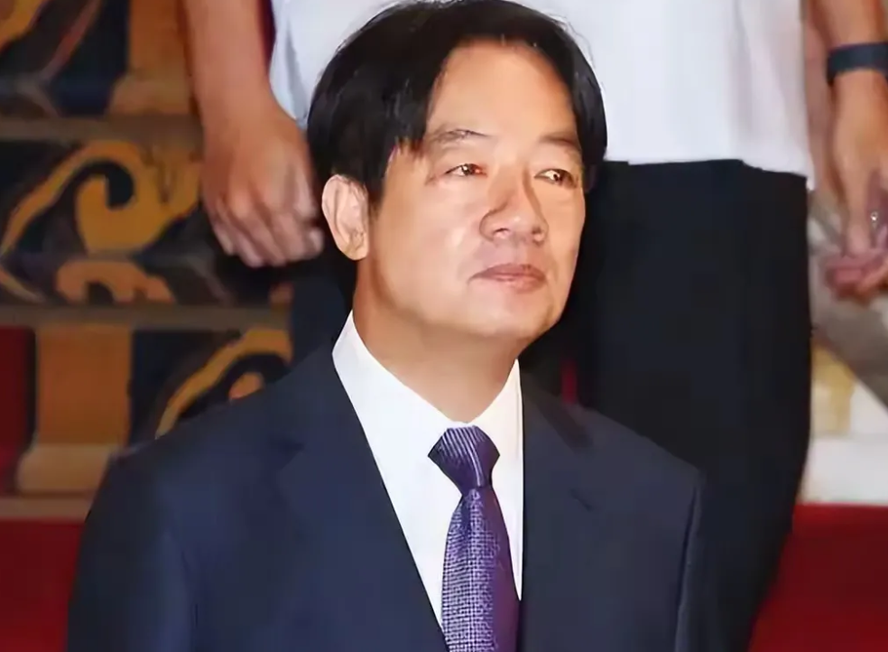 赖清德已经号准了国民党的脉，蓝绿就是一丘之貉！

因小舰长参加珠海航展，民进党便