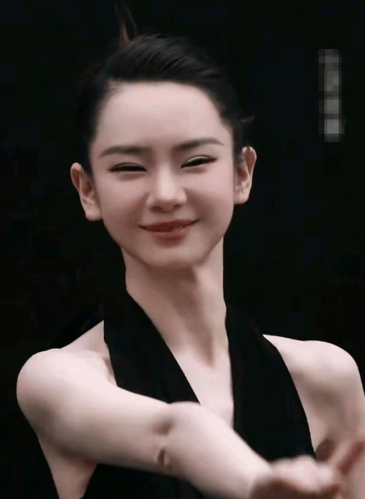 戚薇的变化确实引起了不少讨论，很多人对于她的医美效果有不同的看法。

戚薇的外貌