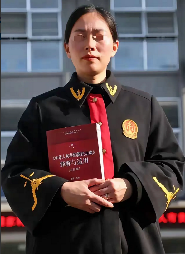 王佳佳法官的遭遇，触动了每个人的心弦。

农民兄弟用生命诠释了“公平”的重量，警