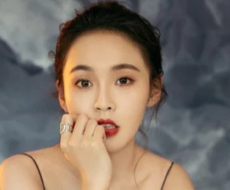 张佳宁：拒认亲父却帮继父求婚