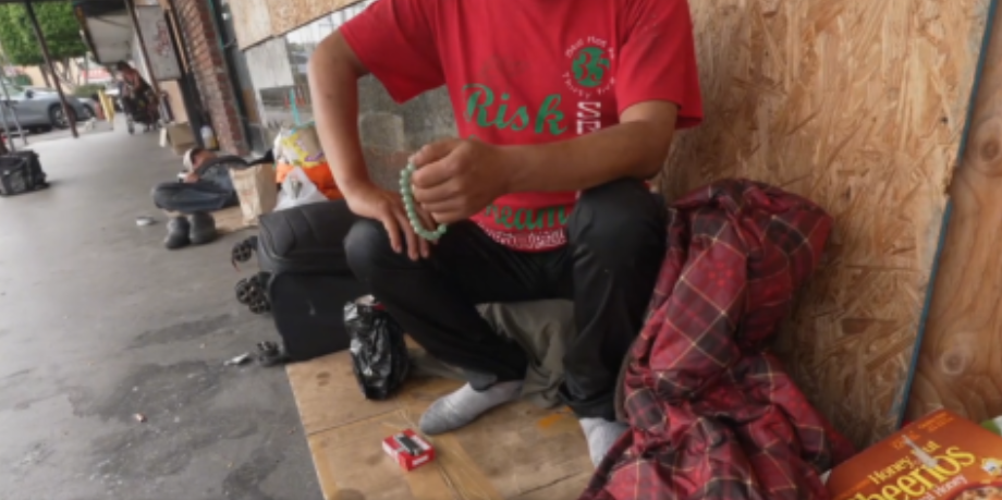 说到在美国的华人流浪汉，有人问了，“美国要真不好，为什么不回国呢？”嘿，有位流浪