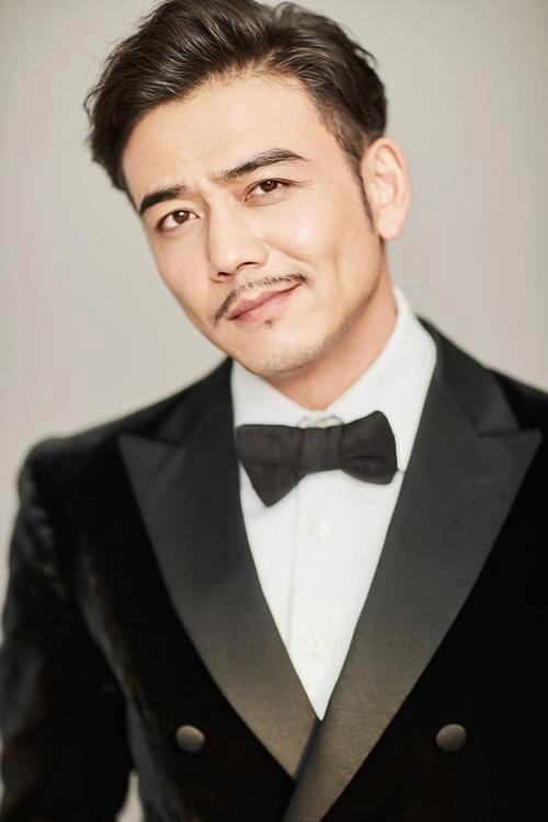 杨烁生活中历经波折的演员