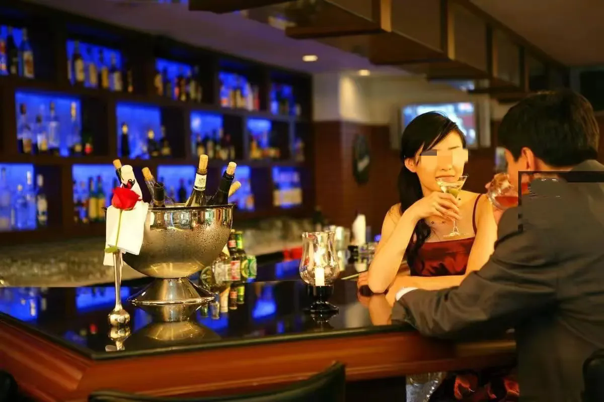 福建福州，女子在酒吧认识一男子，当晚同意男子送自己回家，没想到，男子发现女子独居