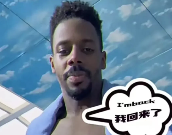 这下好了，申花马纳法“深情”发文留队了！这是想甩都甩不掉了？
不是说好要换掉这位