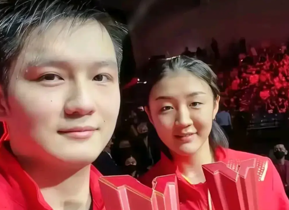 国乒前辈力挺樊振东，敢于向国际乒联说不!

刚刚看了国乒传奇郭跃华力挺樊振东，三