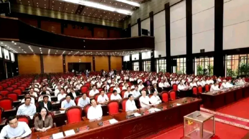 突发消息来啦！

越南媒体炸了锅，说越共中央发了个大公告，审查来审查去，最后拍板