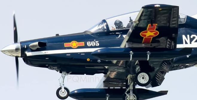 当地时间11月20日，越南空军向美国采购的，首批5架T-6C“德州佬”螺旋桨教练