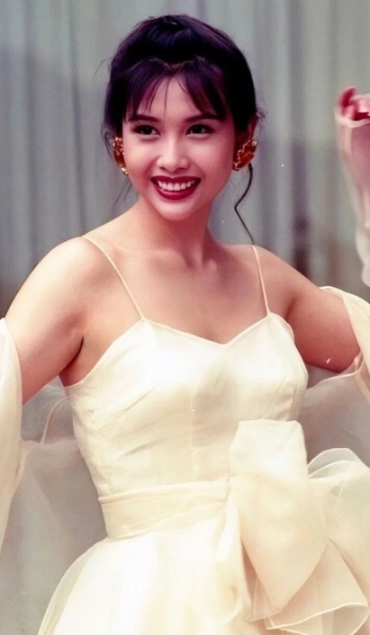 邱淑贞，从小三风波到幸福婚姻的港姐传奇