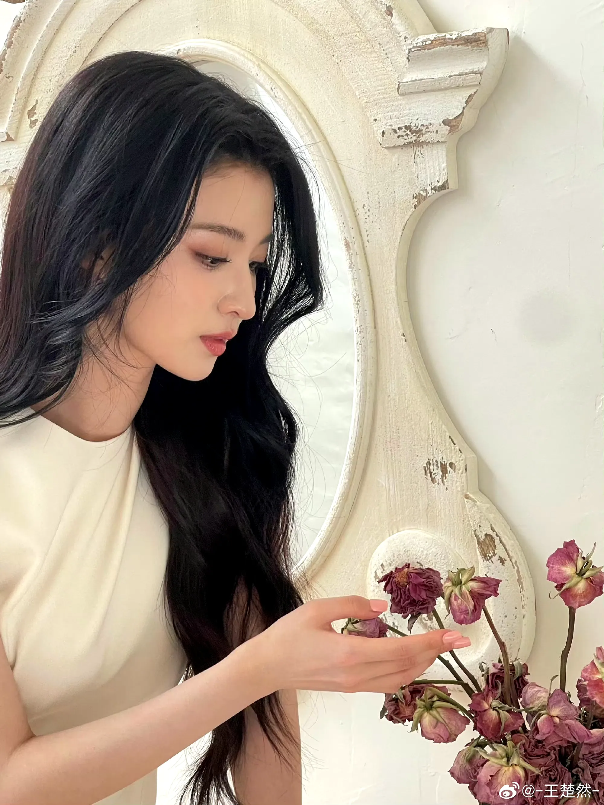 刘亦菲已老，越来越欧美范，将成过去！她才是新一代天仙，这侧颜无敌了，不输刘亦菲，