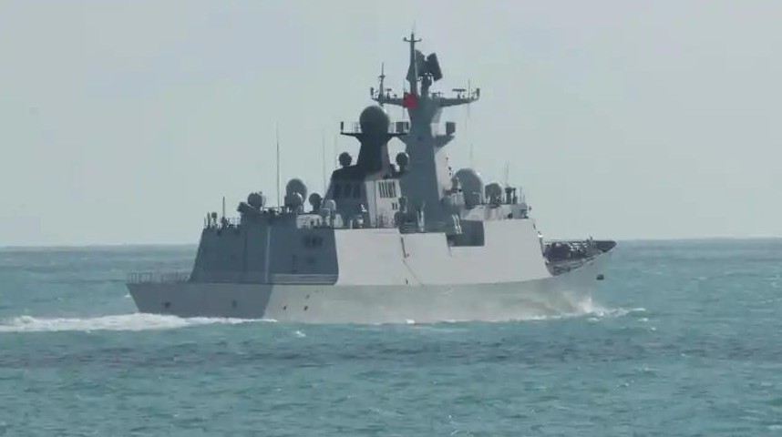 哎呦喂，澳大利亚这回可真是心里头发毛了！中国海军在家门口溜达一圈，他们就跟热锅上