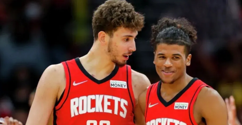 我有一计我火明年可以直接争冠。首先忽悠登哥回火箭，把老范和登哥互换不用废筹码。第