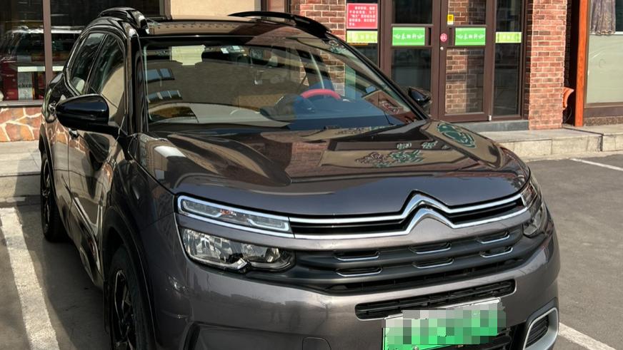 为什么现在年轻人喜欢开SUV？网友的回答很有意思，SUV比轿车实用太多了！