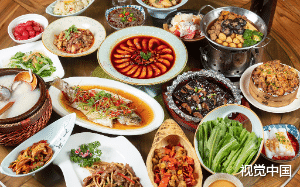 男朋友和别人官宣后，我和竹马在一起了。