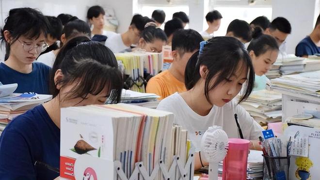教育体制应该坚持学有所用，学有所成的原则，而不是一味地大学、研究生扩招，应该把不