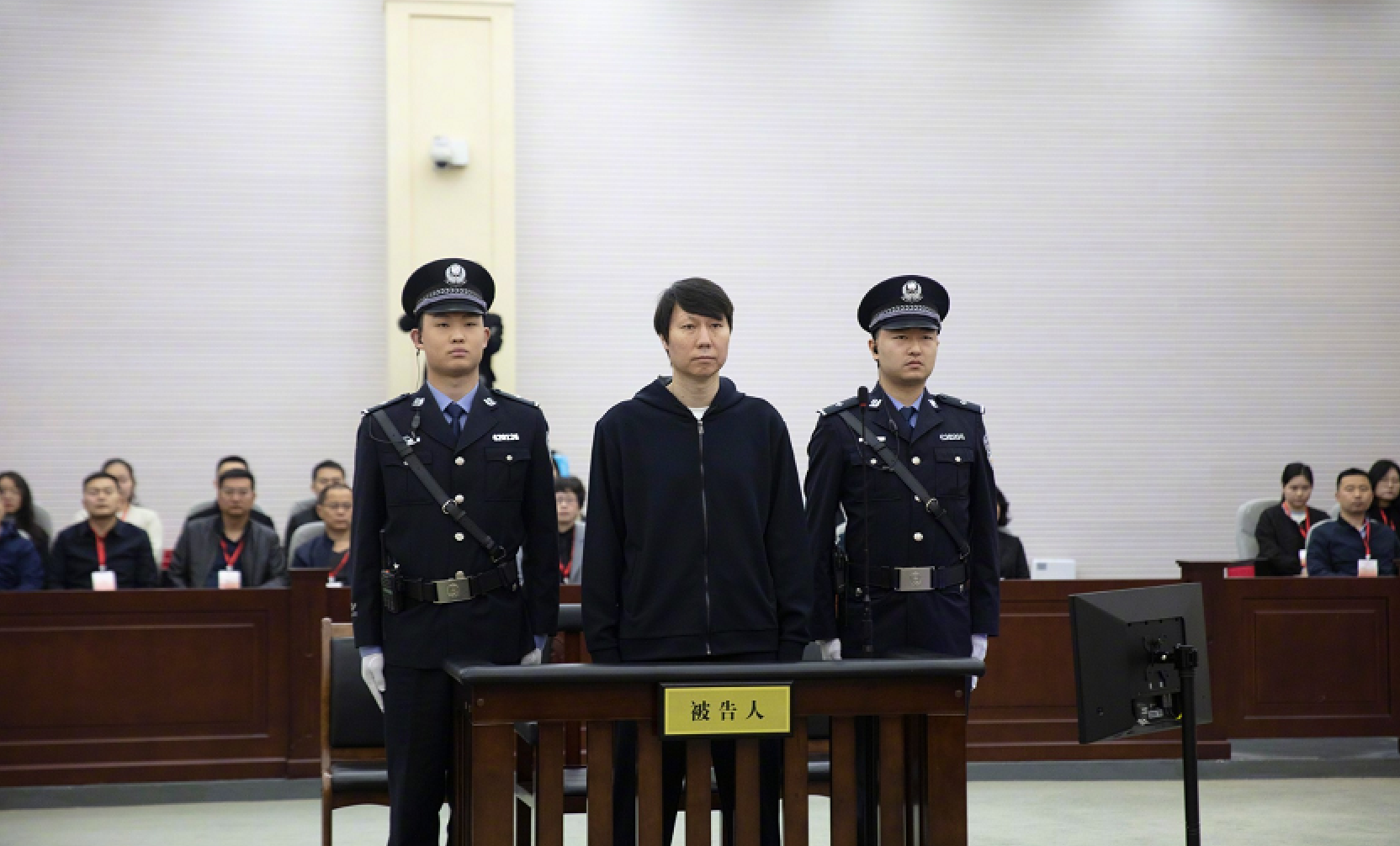 冲上热搜！李铁涉案总额过亿，认罪择日宣判，名记呼吁重判
经历超长时间的庭审，李铁