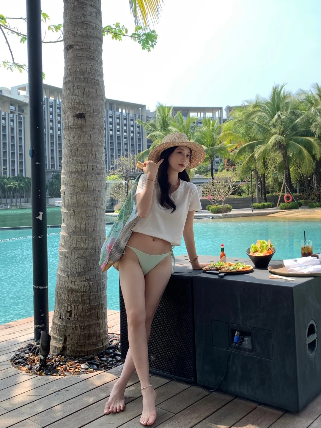 海岛🏝阳光☀️我
来三亚度假了
喜欢海边和光合作用～