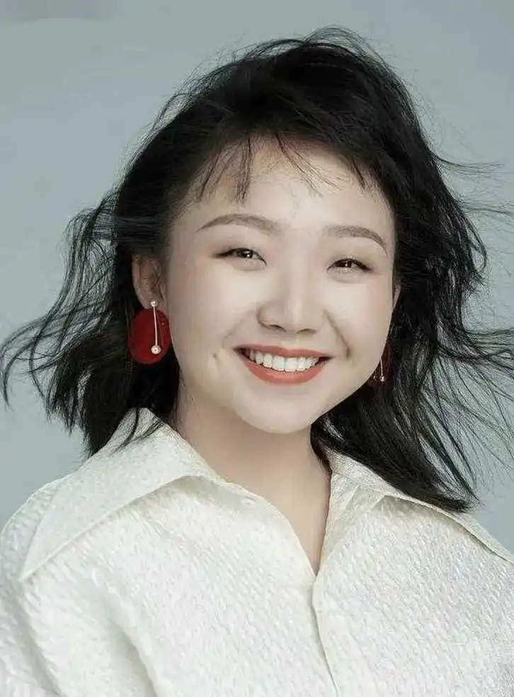 辣目洋子的自信与阳光令人印象深刻
