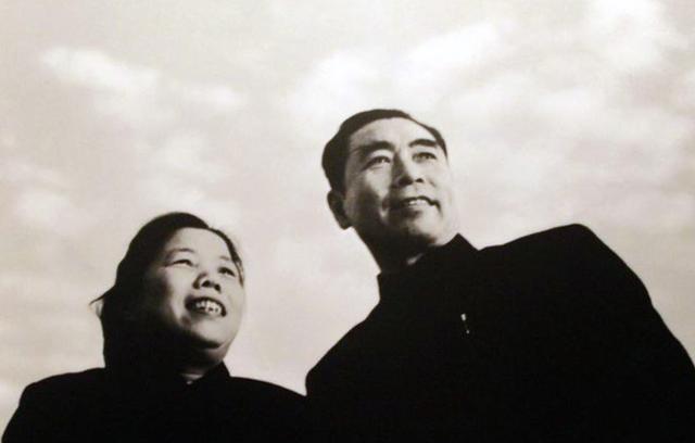 周总理送表魔术师，郝治平心惊胆战，背后深意暖心田