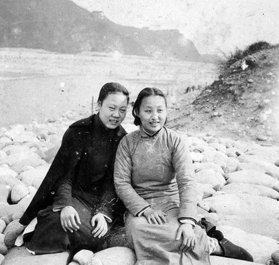她15岁嫁给丈夫，25年生了8个孩子，在40岁时坚决要离婚，只为一个原因。
 