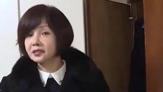 湖南60岁富婆败光千万家产，蜗居出租屋后悔不当初，丈夫：自作孽