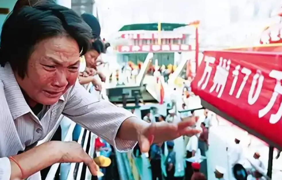 1993年后，三峡100多万居民都要集体迁移，当时有上海、广东、山东、江苏等11