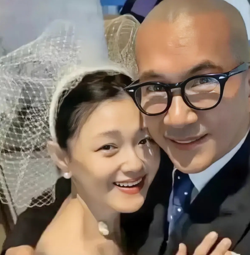 48岁的大S去世后，预测后续新闻会是：

1.  汪小菲奔赴台湾抢两个孩子的抚养