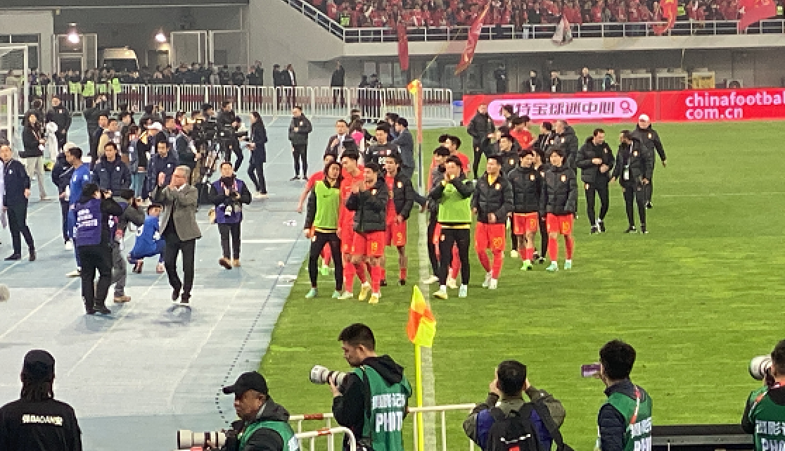 排场大！国乒谢场上百名记者追随，名记：过于隆重，像进了世界杯
中国队在主场4比1