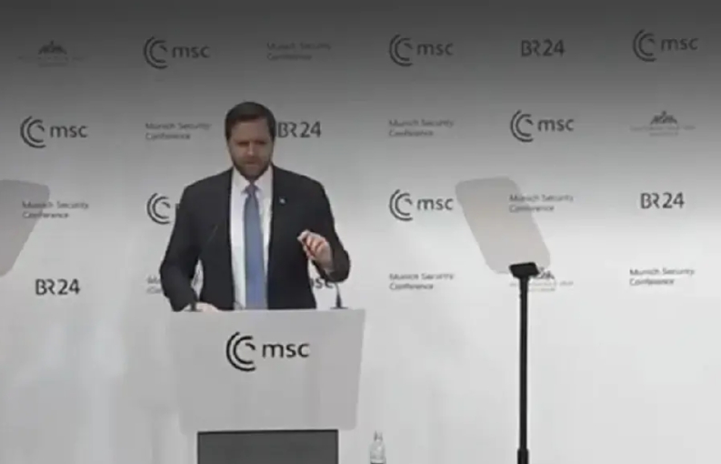 万斯的一个小举动，引起德国的大地震。慕尼黑会议期间，万斯避开德国总理朔尔茨，直接