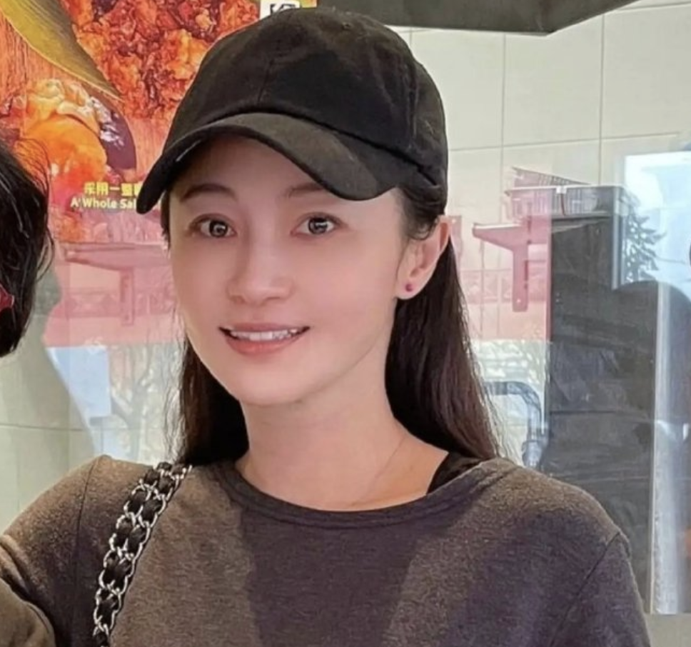 姚笛被《演员请就位3》删掉内容。

网友们普遍猜测是合同问题。

但是呢，我个人