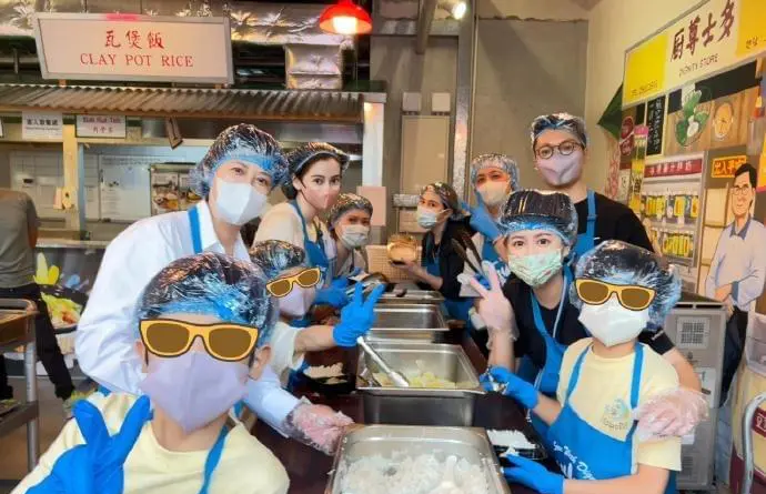 Angelababy带小海绵制作爱心盒饭，亲子活动好温馨！自从和黄晓明离婚后，A