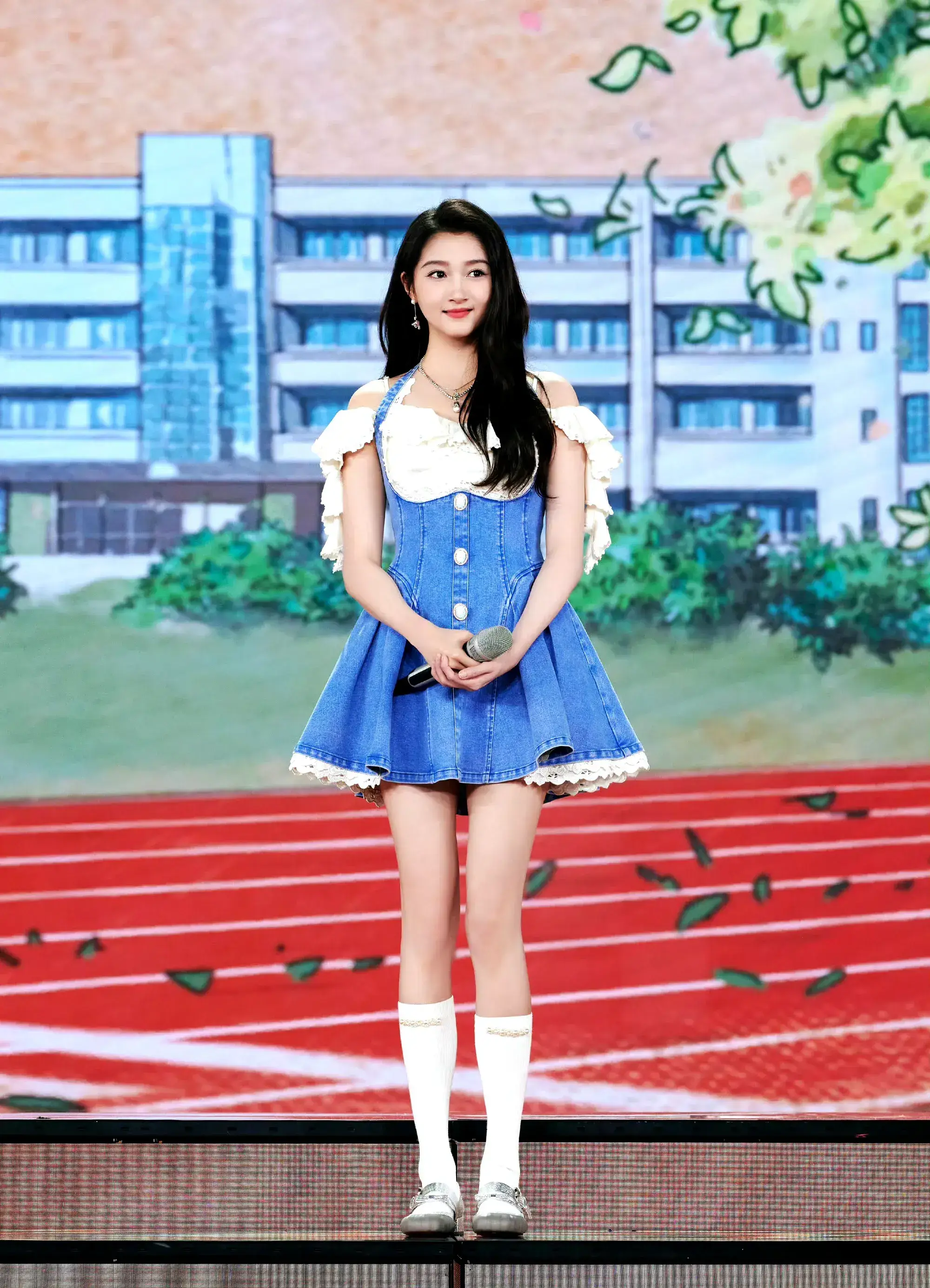 关晓彤星途变迁从国民闺女到被边缘化引热议